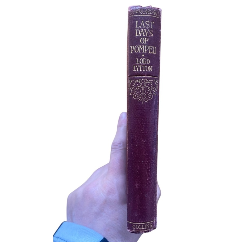 Vintage hardcover “last days of Pompeii” by lord Lytton
